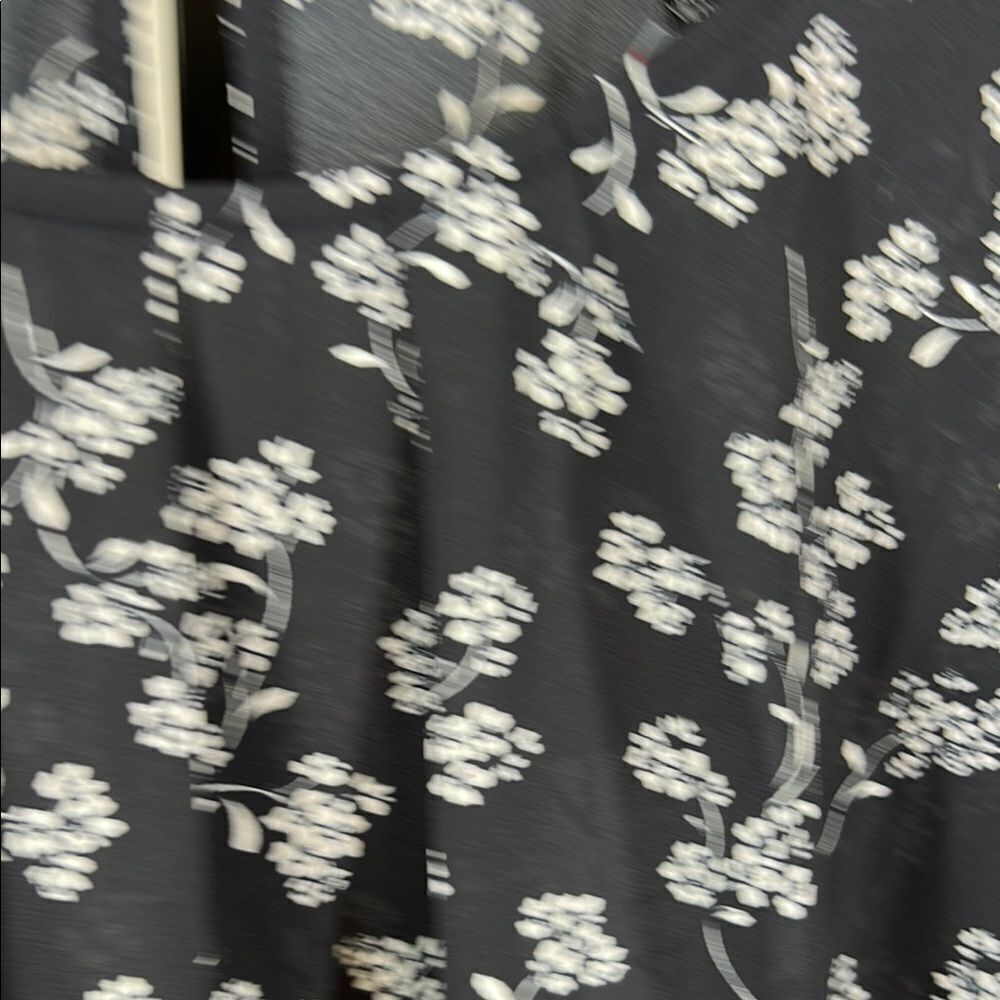 41 Hawthorn Floral Blouse with Black and White Pattern - Picture 5 of 6